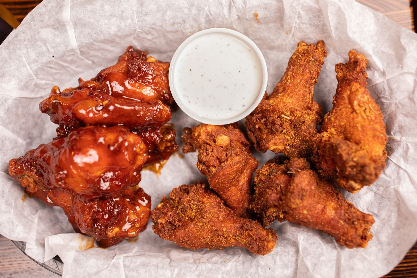 Wings in two sauces with ranch